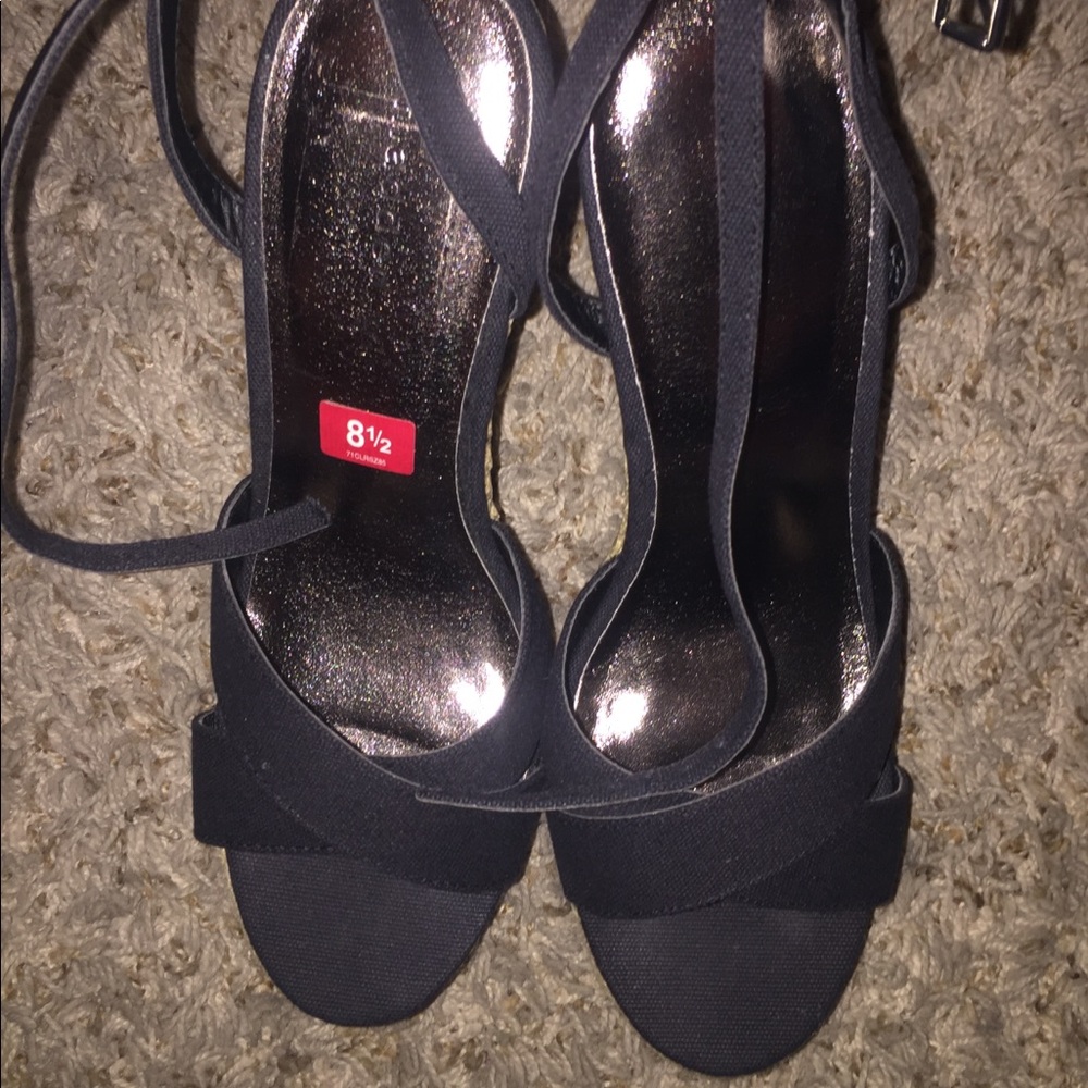 Madden Girl Wedge